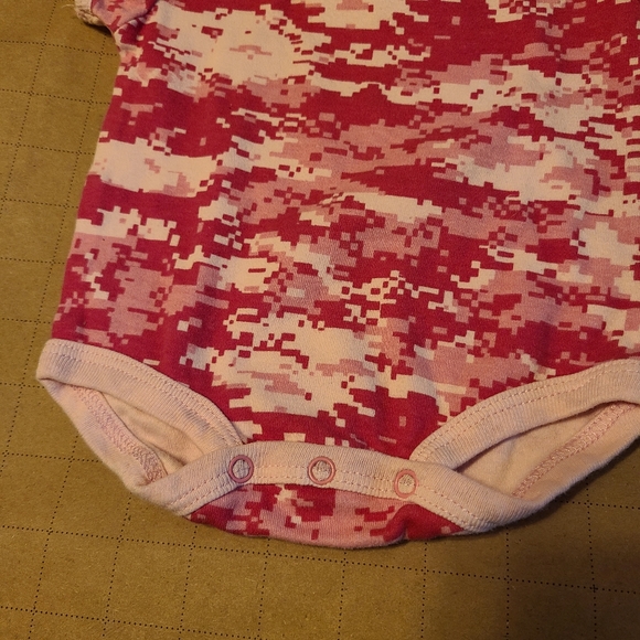 ♡ 2 Piece BABY BUNDLE ♡ Cammo Stripes Strawberries - Picture 8 of 10